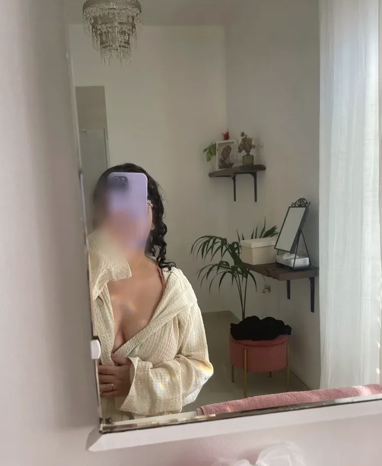 Denise, 24