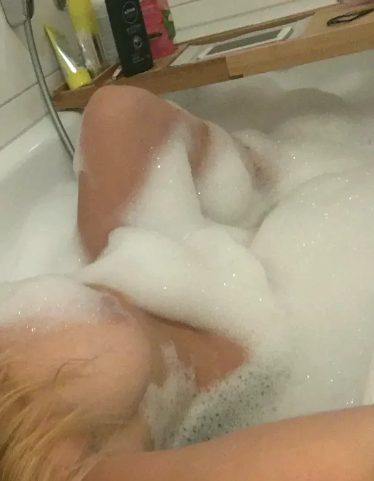 Katrin, 20