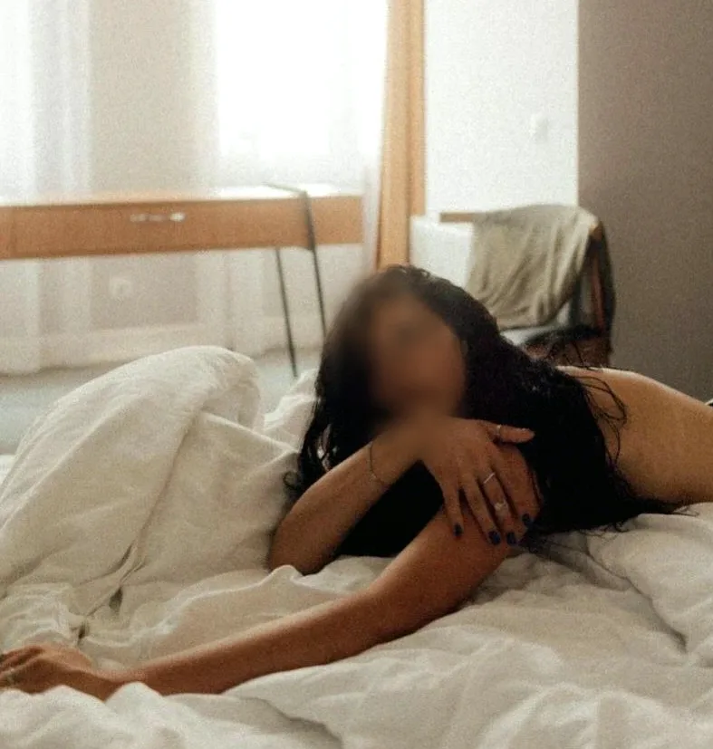 Lucia, 24