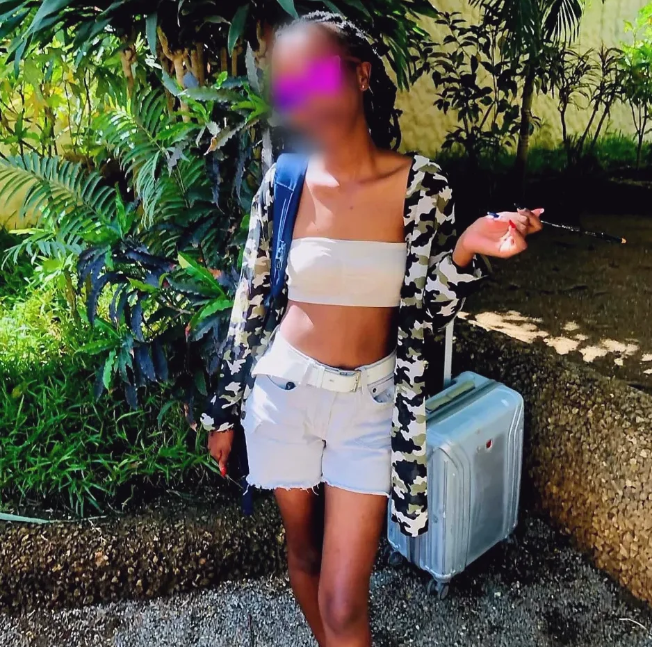 Özlem, 21