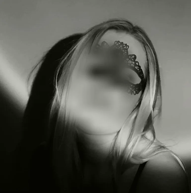 Paula, 36