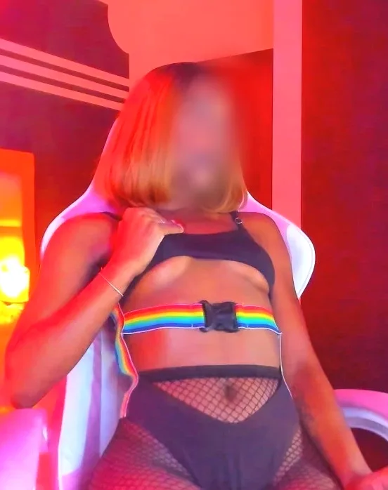 Rebecca, 25