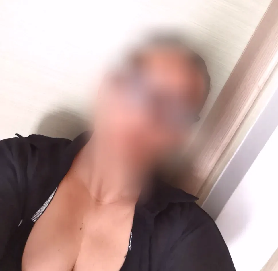Zeynep, 37